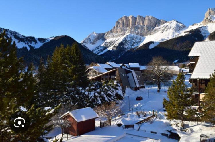 Petit Studio Mansarde 18 M2 Avec Navette Gratuit Aux Pistes De Ski Gresse-en-Vercors Zewnętrze zdjęcie